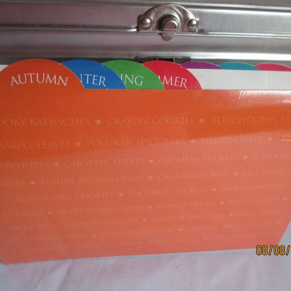 Great American Cookie Collection/Recipe Cards/Cookie Cutters/Metal Tin - Picture 8 of 9